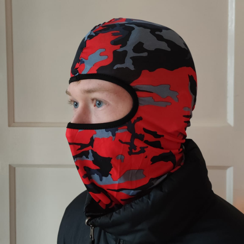 balaclava voor helm in het camouflage rood