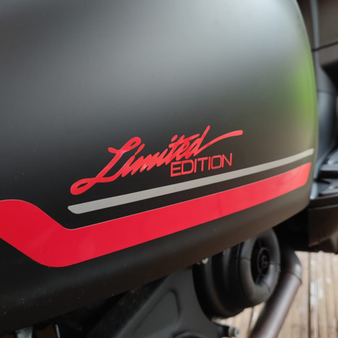 limited edition sticker rood op scooter
