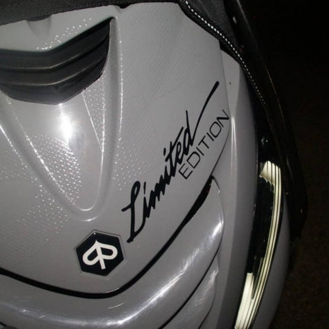 zwarte limited edition sticker