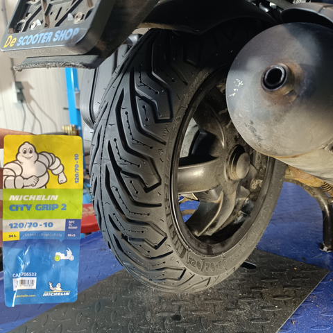 Rear tire Michelin City Grip 2 120/70-10