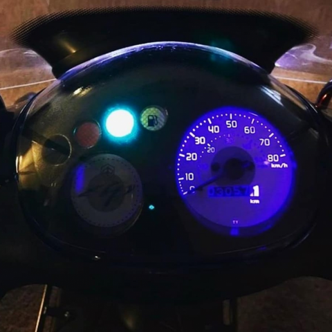 blauwe dashboard verlichting piaggio zip