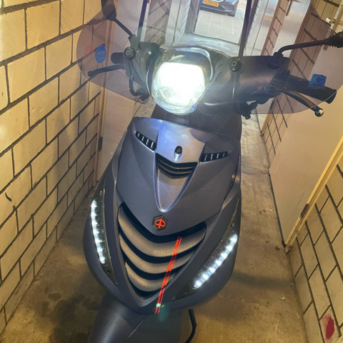 led voorlamp xenon look voor paiggio zip