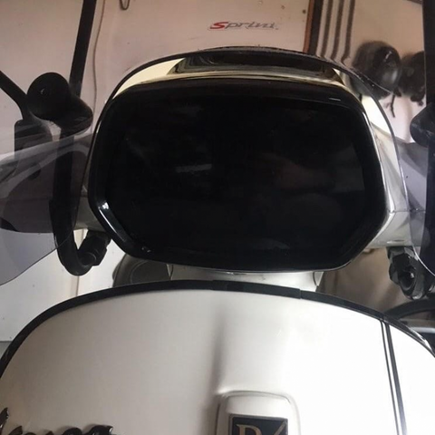 smokefolie op koplamp van vespa sprint