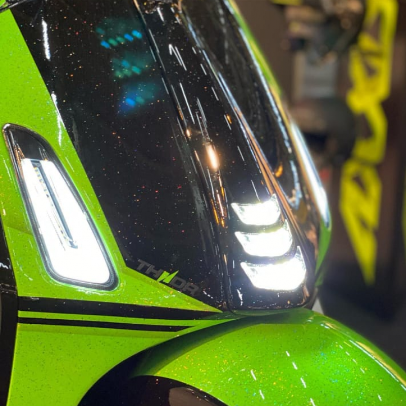 thndr claxonneus met ledverlichting in de grill voor vespa sprint en primavera