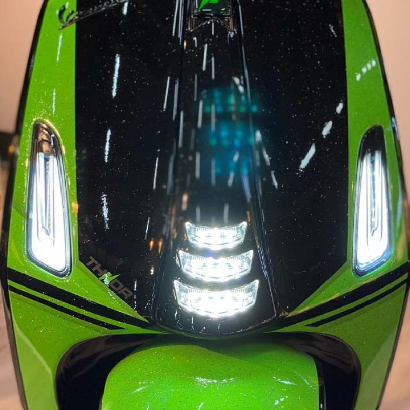 thndr claxonneus met ledverlichting in de grill voor vespa sprint en primavera