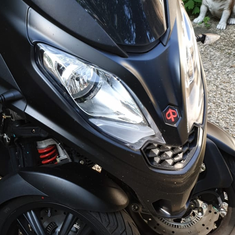 Piaggio MP3 logo | De Scooter Shop