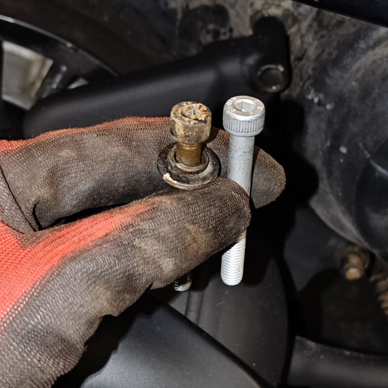 Inbusbout M8x75 voor uitlaat Piaggio/Vespa origineel