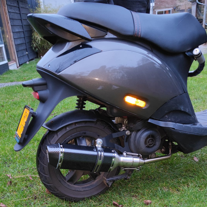 carbon aplus uitlaat op piaggio zip iget