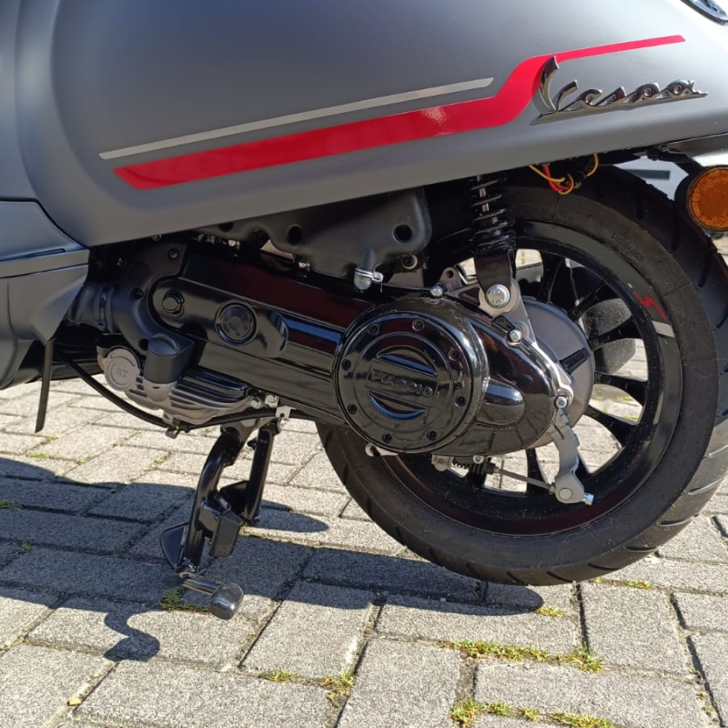 Carterkap Vespa Sprint en Primavera 12" origineel zwart