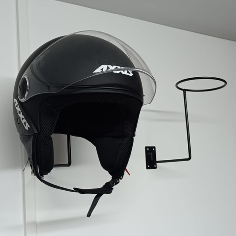 Helmet holder for the wall