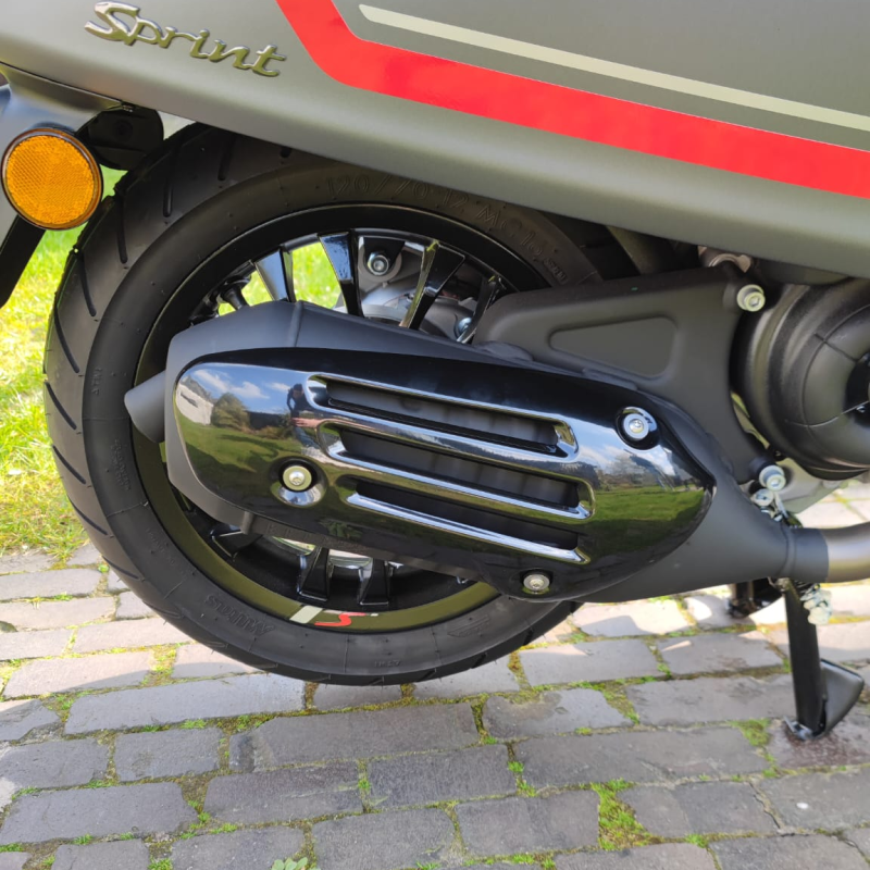 hitteschild voor de uitlaat van een vespa sprint en primavera