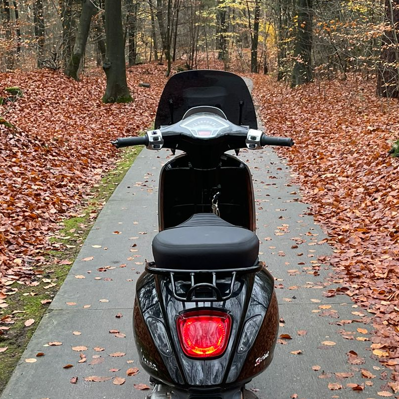 Low windshield Vespa Sprint gloss black (dark smoke)