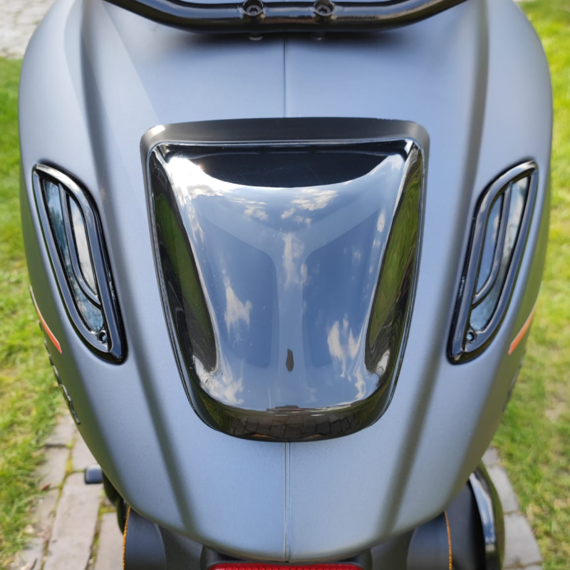 smoked led achterlicht van thndr voor vespa sprint