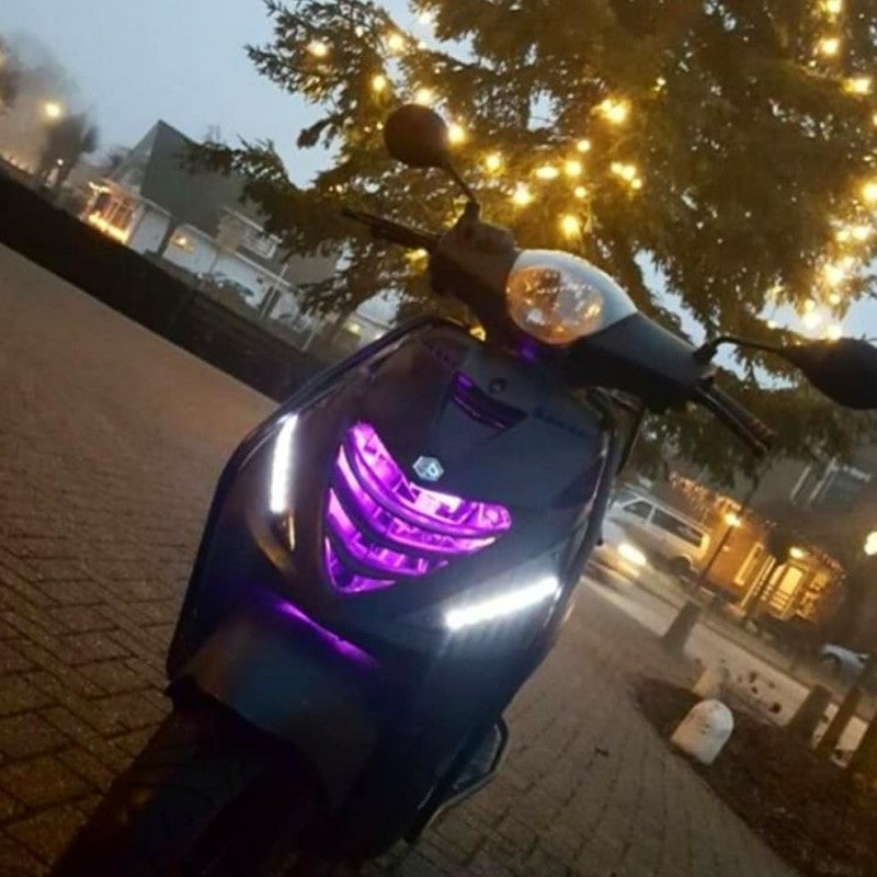 paarse ledstrips op piaggio zip