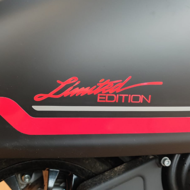 limited edition sticker rood