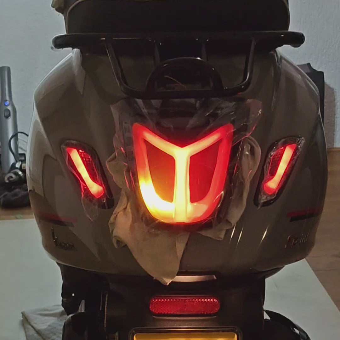 Load video: LED rear light Vespa Sprint and Primavera THNDR