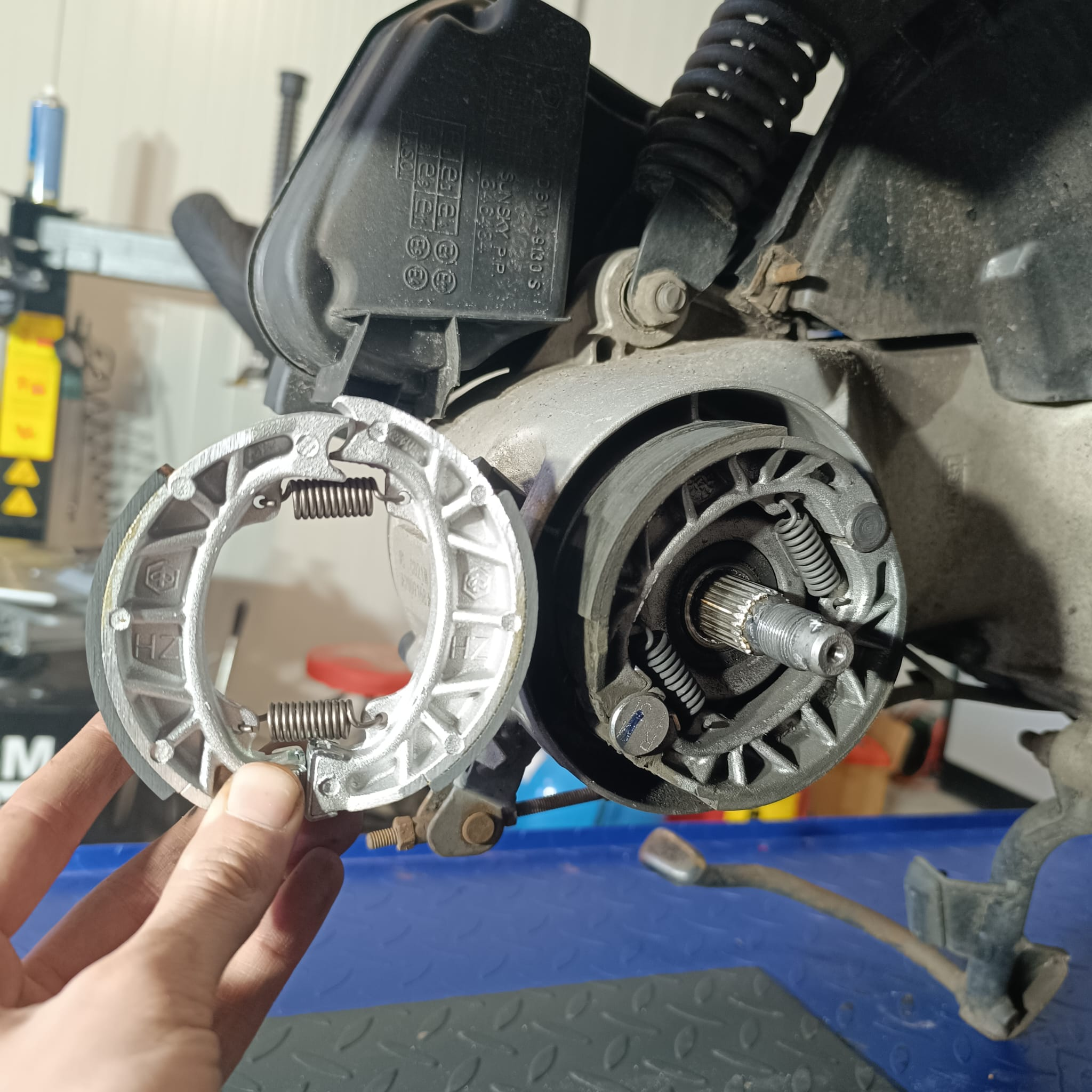 Bremsbacken original 82907R (Piaggio 2-Takt + Zip &amp; Vespa LX/S)