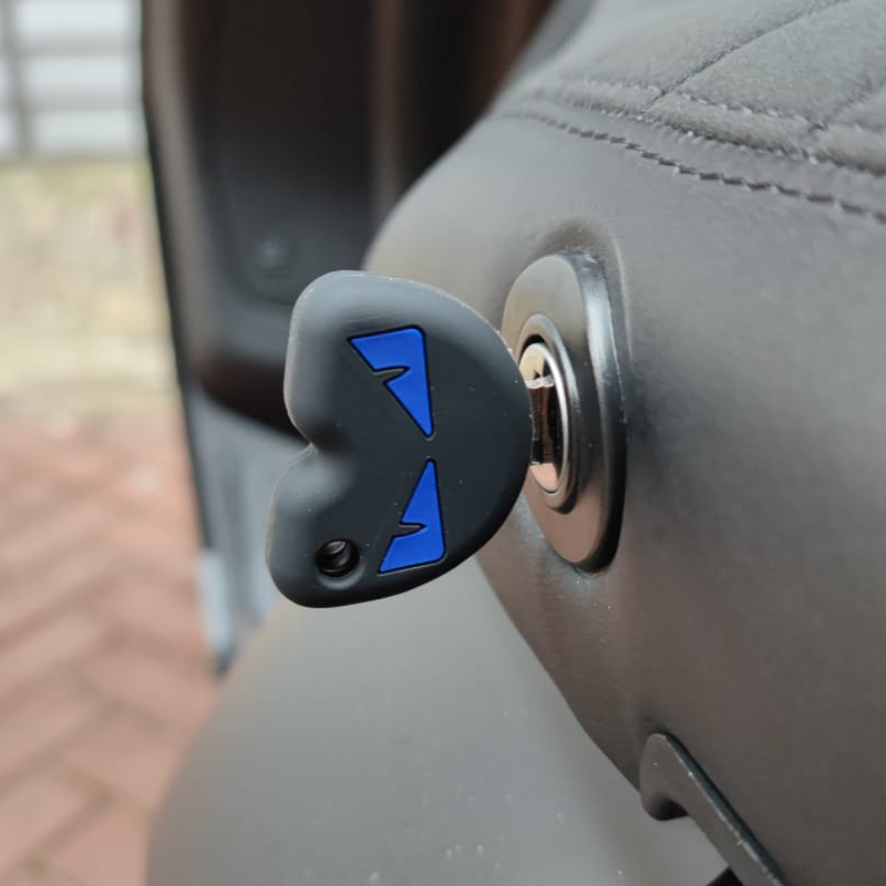 sleutelhoes voor piaggio zip boze ogen blauw