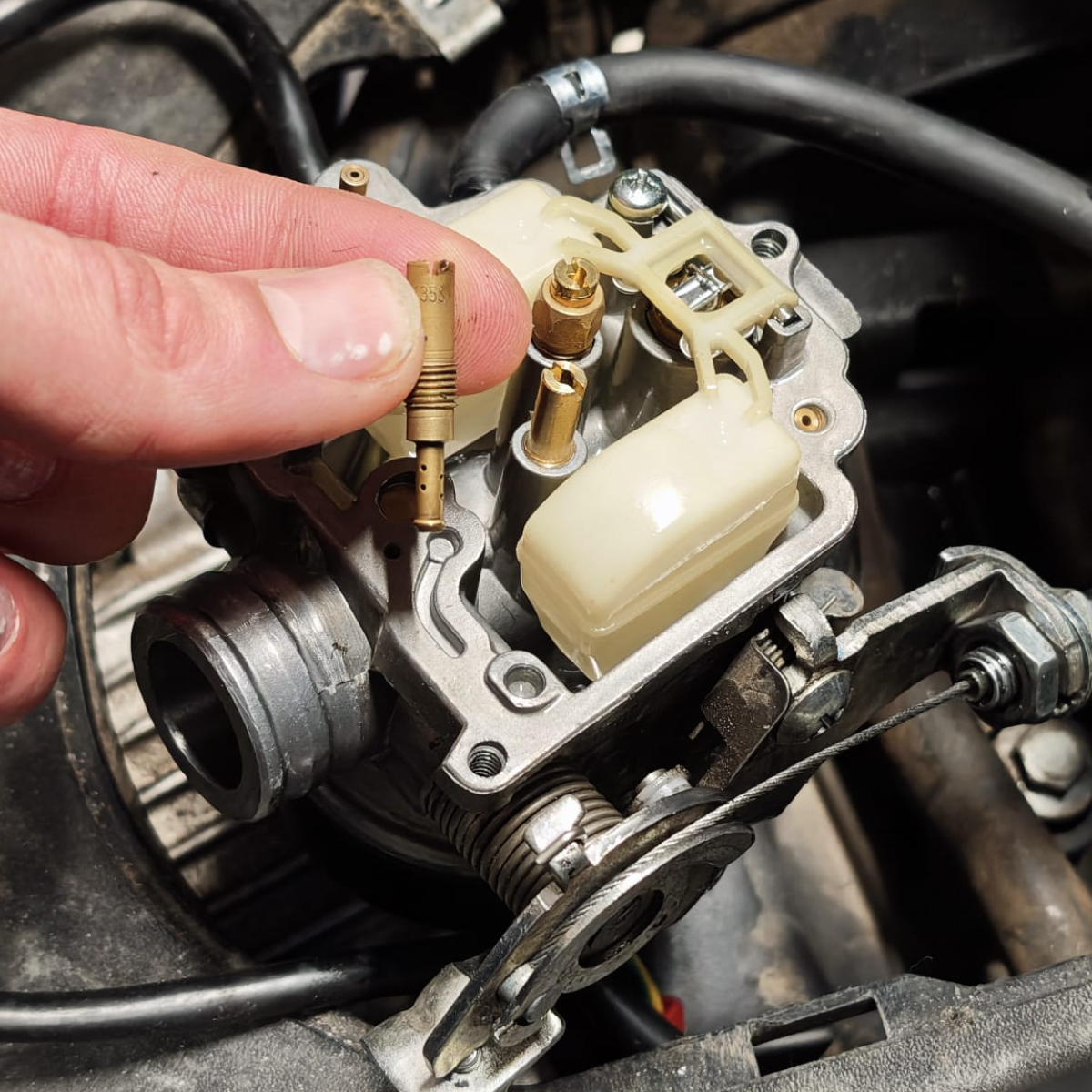 Stationair sproeier 4-takt carburateur CM142302 (past op Piaggio/Vespa en GY6)