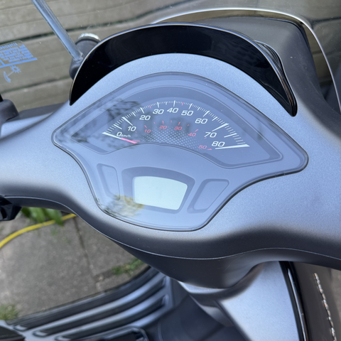 Tachoeinsatz schwarz glänzend und matt Vespa Sprint und Primavera