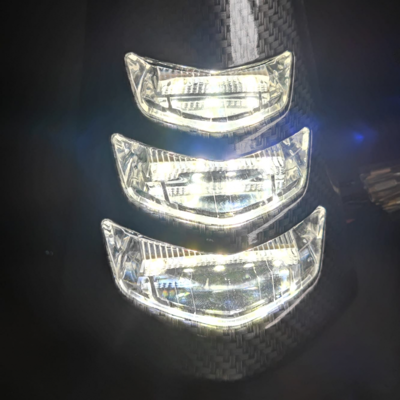thndr claxonneus met ledverlichting in de grill voor vespa sprint en primavera