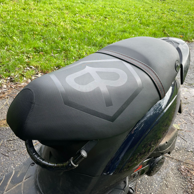 buddydek voor piaggio zip met logo